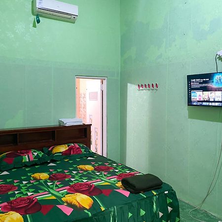 Parikesit Guest House Yogyakarta Exterior photo