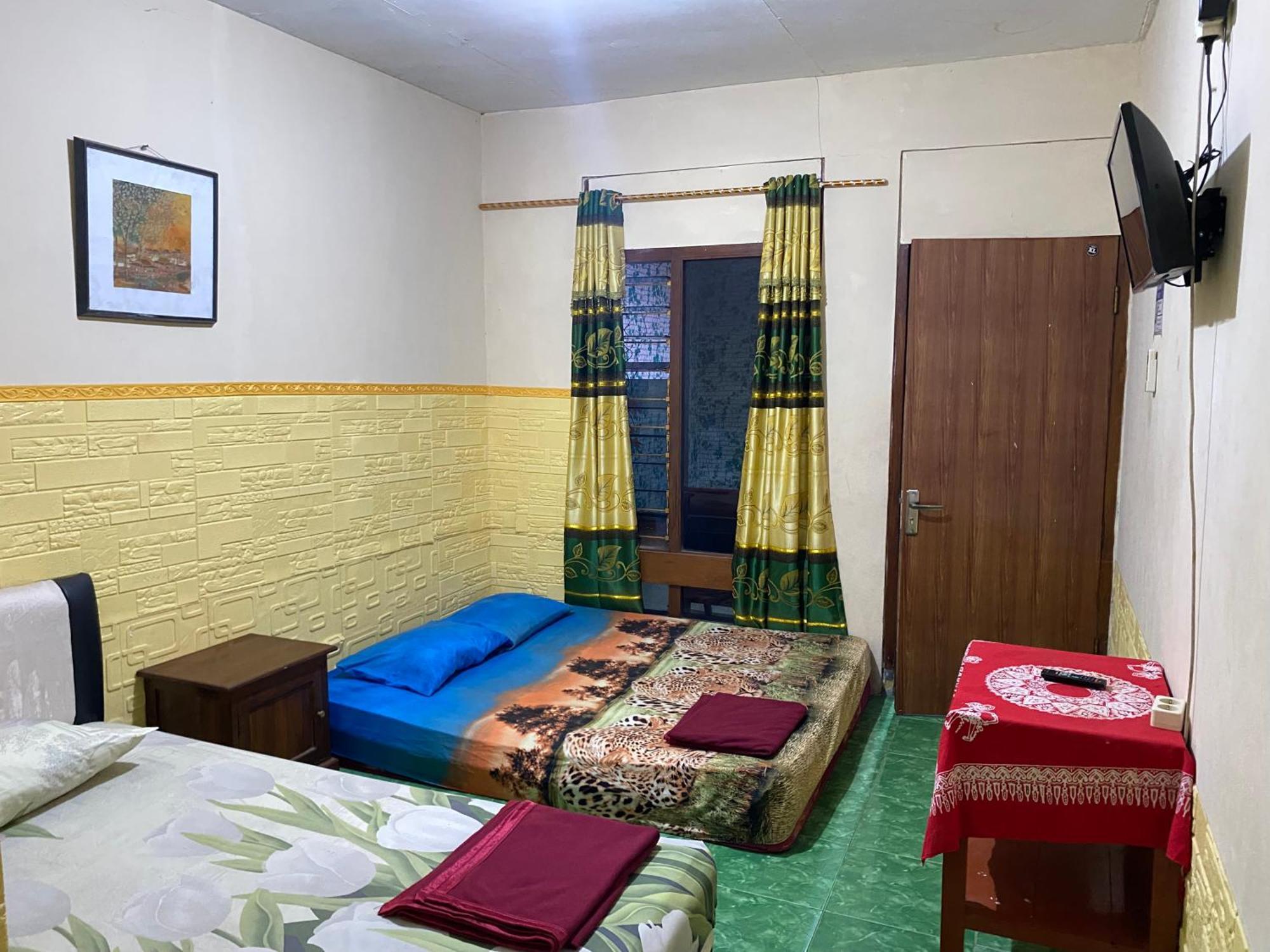 Parikesit Guest House Yogyakarta Exterior photo