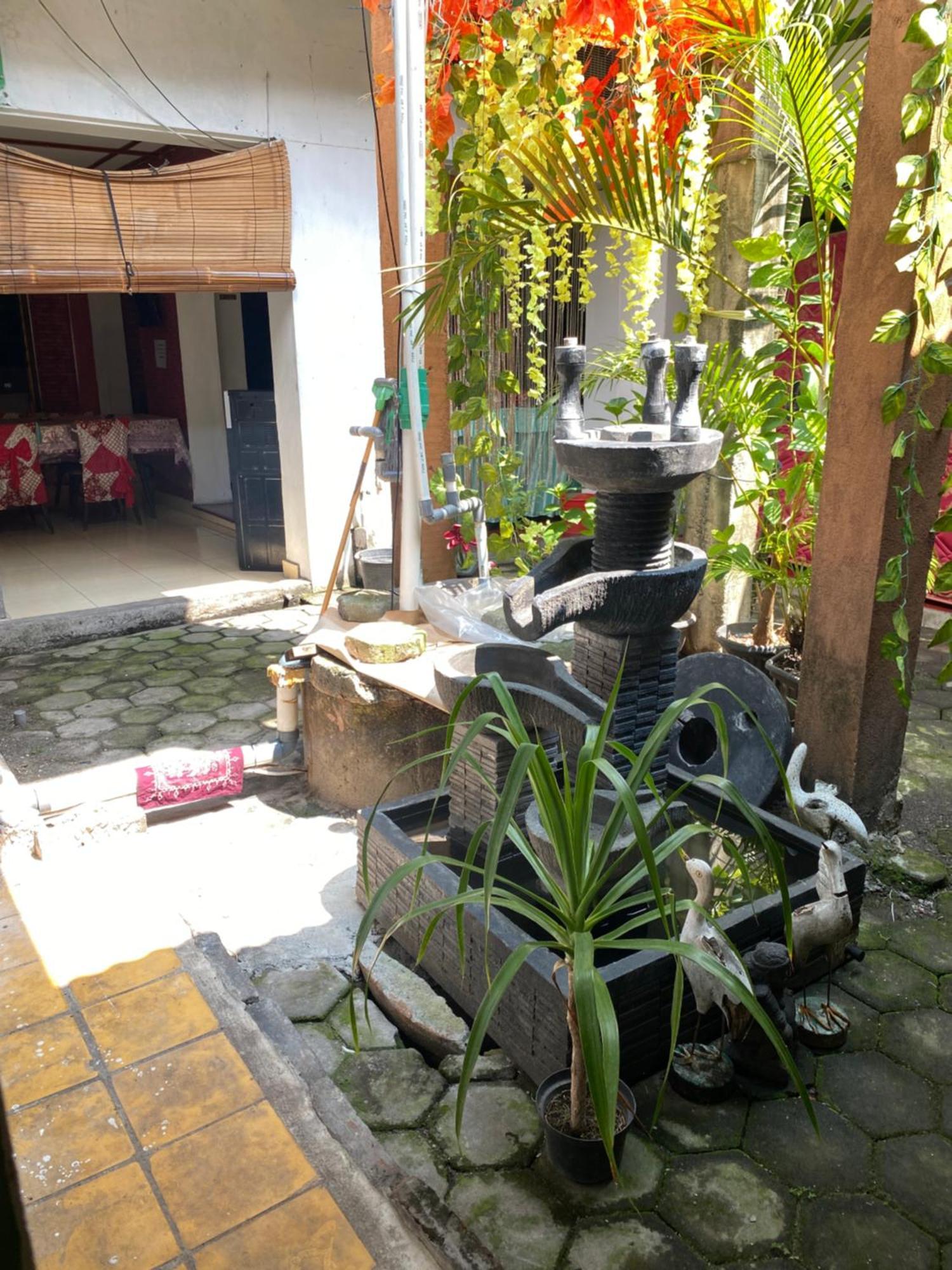 Parikesit Guest House Yogyakarta Exterior photo